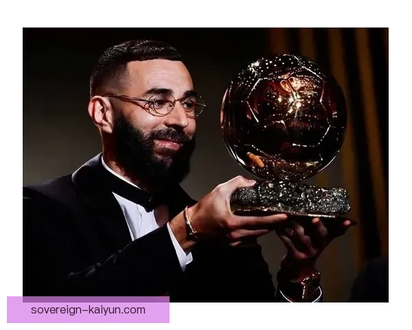 本泽马职业轨迹回顾：发挥稳健，助力球队争夺荣誉